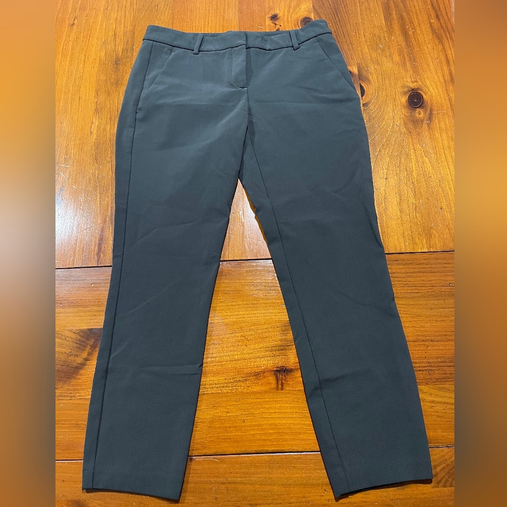 Theory Women's Classic Business Casual Black Straight Leg Dress Pants Size 6‎